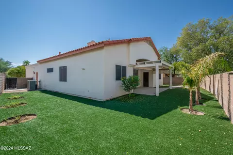 Exterior - 543 E Wagon Bluff Dr, Tucson, AZ 85704 photo 6 of 6