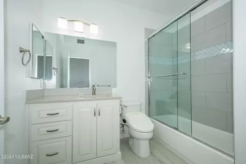 Bath - 543 E Wagon Bluff Dr, Tucson, AZ 85704 photo 4 of 4