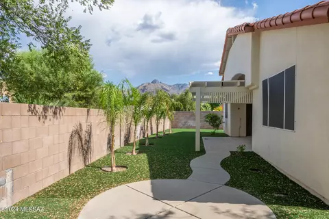 Exterior - 543 E Wagon Bluff Dr, Tucson, AZ 85704 photo 3 of 6