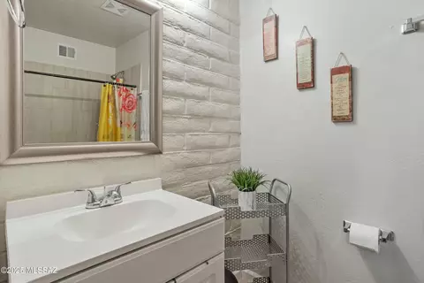 Bath - 7667 E Keith Dr, Tucson, AZ 85730 photo 3 of 3