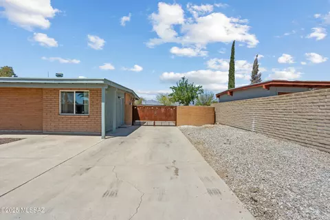 Exterior - 7667 E Keith Dr, Tucson, AZ 85730 photo 1 of 5