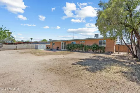 Exterior - 7667 E Keith Dr, Tucson, AZ 85730 photo 4 of 5