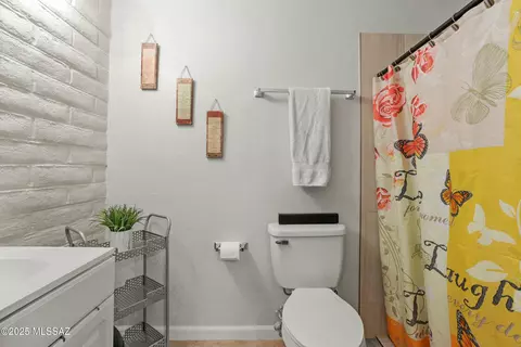 Bath - 7667 E Keith Dr, Tucson, AZ 85730 photo 2 of 3