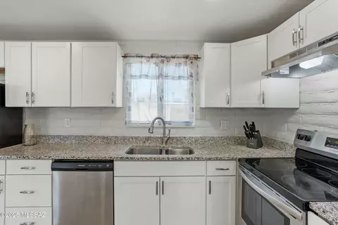 Kitchen - 7667 E Keith Dr, Tucson, AZ 85730 photo 3 of 3