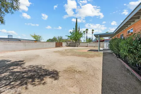 Exterior - 7667 E Keith Dr, Tucson, AZ 85730 photo 5 of 5