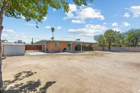 Exterior - 7667 E Keith Dr, Tucson, AZ 85730 photo 2 of 5
