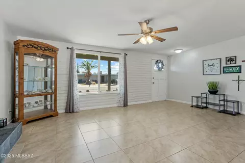 Living - 7667 E Keith Dr, Tucson, AZ 85730 photo 1 of 2