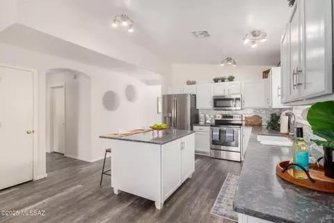 9052 N Sweet Acacia Pl, Tucson, AZ 85742