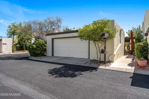 7157 E Chorro Cir, Tucson, AZ 85715