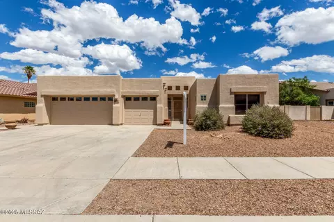 8880 N Silver Moon Way, Tucson, AZ 85743