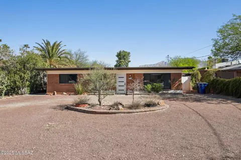 3229 E Seneca St, Tucson, AZ 85716