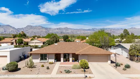 7411 E La Cienega Dr, Tucson, AZ 85715