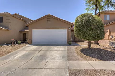 671 W Amber Sun Dr, Green Valley, AZ 85614