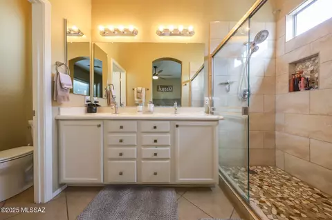 Bath - 12523 E Rust Canyon Pl, Vail, AZ 85641 photo 1 of 4