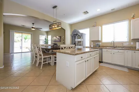 Kitchen - 12523 E Rust Canyon Pl, Vail, AZ 85641 photo 5 of 5