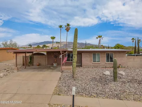 2725 S Pace East Dr, Tucson, AZ 85730