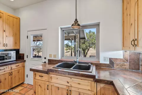 Kitchen - 20 Buckskin Ln, Sonoita, AZ 85637 photo 4 of 6