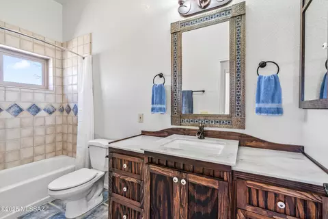 Bath - 20 Buckskin Ln, Sonoita, AZ 85637 photo 2 of 4