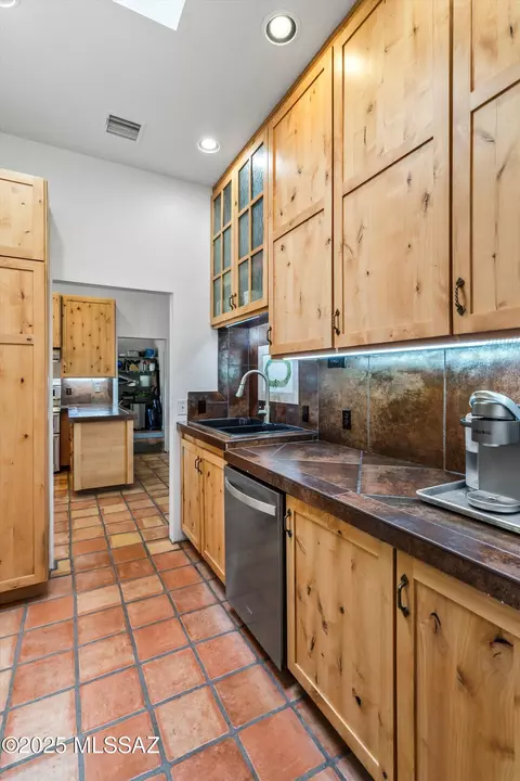 Kitchen - 20 Buckskin Ln, Sonoita, AZ 85637 photo 5 of 6
