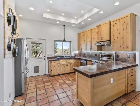Kitchen - 20 Buckskin Ln, Sonoita, AZ 85637 photo 3 of 6