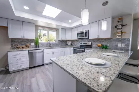 8957 E 35th Cir, Tucson, AZ 85710