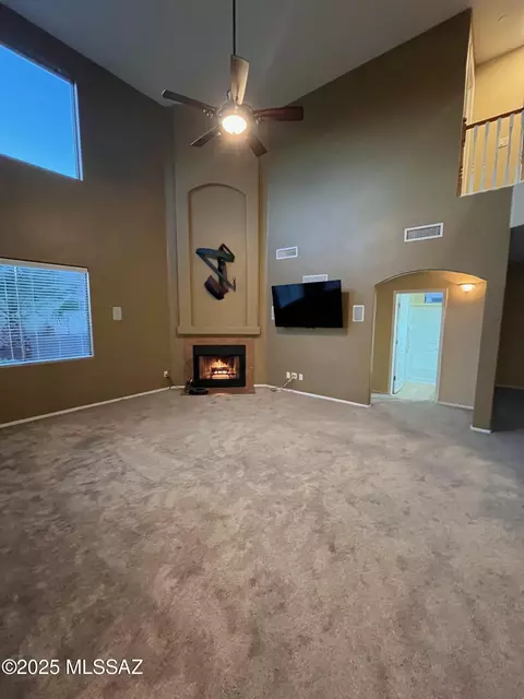Living - 60954 E Rock Ledge Loop, Tucson, AZ 85739 photo 2 of 4
