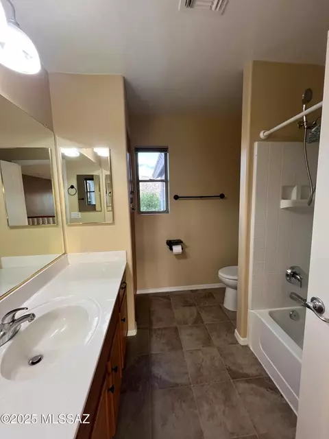 Bath - 60954 E Rock Ledge Loop, Tucson, AZ 85739 photo 1 of 3