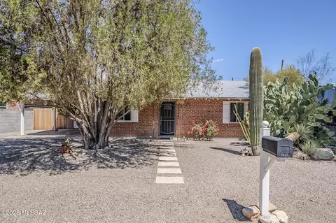 4825 E Hawthorne St, Tucson, AZ 85711