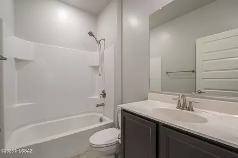 Bath - 9989 N Ruby Range Trl, Marana, AZ 85653 photo 2 of 3
