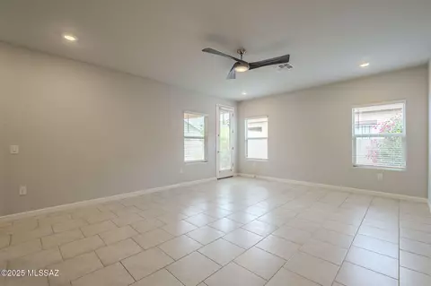 Living - 9989 N Ruby Range Trl, Marana, AZ 85653 photo 3 of 5