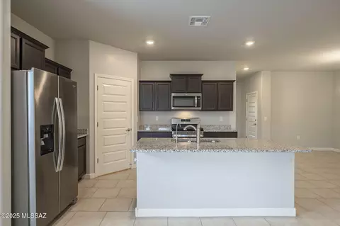 Kitchen - 9989 N Ruby Range Trl, Marana, AZ 85653 photo 1 of 3
