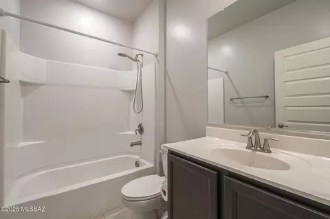 Bath - 9989 N Ruby Range Trl, Marana, AZ 85653 photo 3 of 3