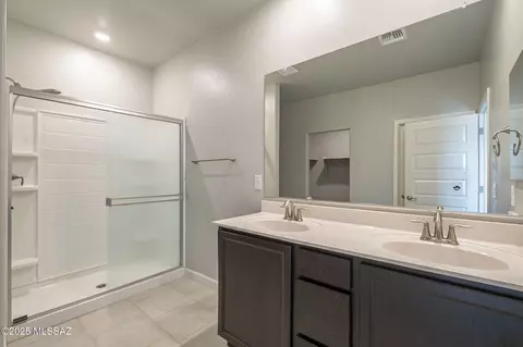 Bath - 9989 N Ruby Range Trl, Marana, AZ 85653 photo 1 of 3
