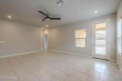 Living - 9989 N Ruby Range Trl, Marana, AZ 85653 photo 2 of 5