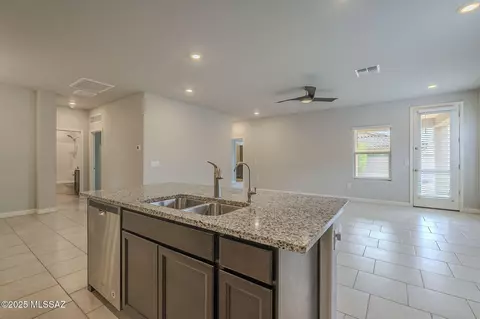 Kitchen - 9989 N Ruby Range Trl, Marana, AZ 85653 photo 3 of 3
