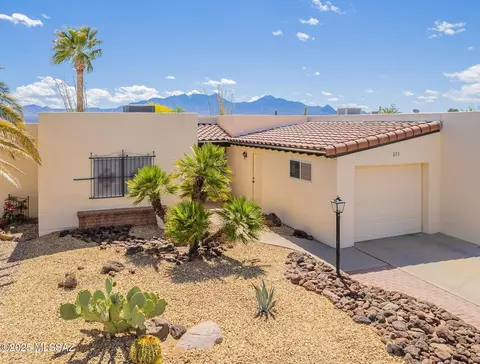 873 S Camino Guarina, Green Valley, AZ 85614