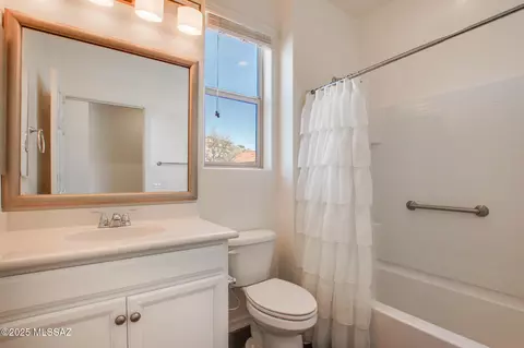 Bath - 60244 E Paddock Ct, Saddlebrooke, AZ 85739 photo 1 of 2