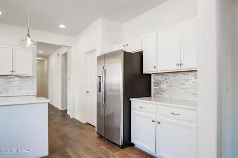 Kitchen - 60244 E Paddock Ct, Saddlebrooke, AZ 85739 photo 1 of 2