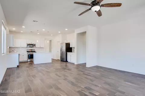 Living - 60244 E Paddock Ct, Saddlebrooke, AZ 85739 photo 1 of 3
