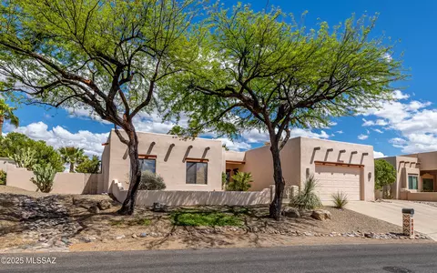2438 N Redington Pl, Tucson, AZ 85749