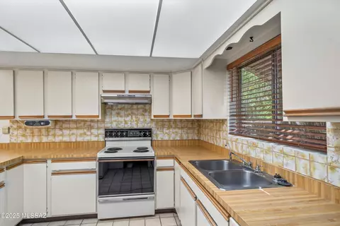 Kitchen - 5838 E 3rd St, Tucson, AZ 85711 photo 3 of 4