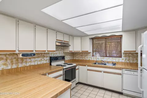 Kitchen - 5838 E 3rd St, Tucson, AZ 85711 photo 2 of 4