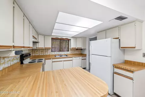 Kitchen - 5838 E 3rd St, Tucson, AZ 85711 photo 1 of 4
