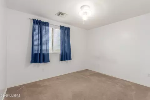Bedroom - 9175 E Green Sage Pl, Vail, AZ 85641 photo 5 of 9
