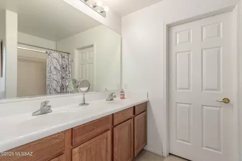 Bath - 9175 E Green Sage Pl, Vail, AZ 85641 photo 1 of 4