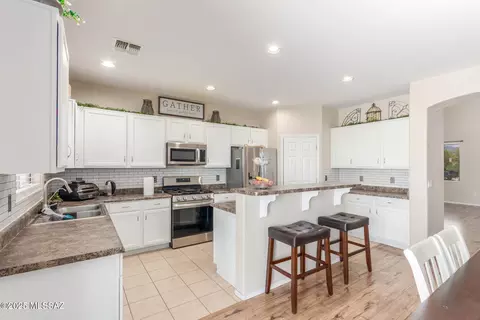 Kitchen - 9175 E Green Sage Pl, Vail, AZ 85641 photo 1 of 2