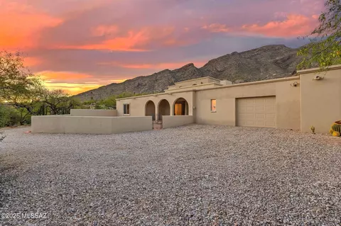 6770 N Mamaronick Dr, Tucson, AZ 85718