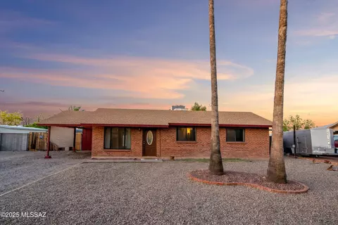 6425 E Calle Dened, Tucson, AZ 85710