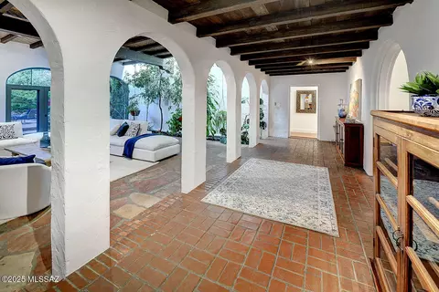 Entry Way - 2020 E 4th St, Tucson, AZ 85719 photo 3 of 4