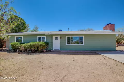 464 E Silverwood Ln, Benson, AZ 85602